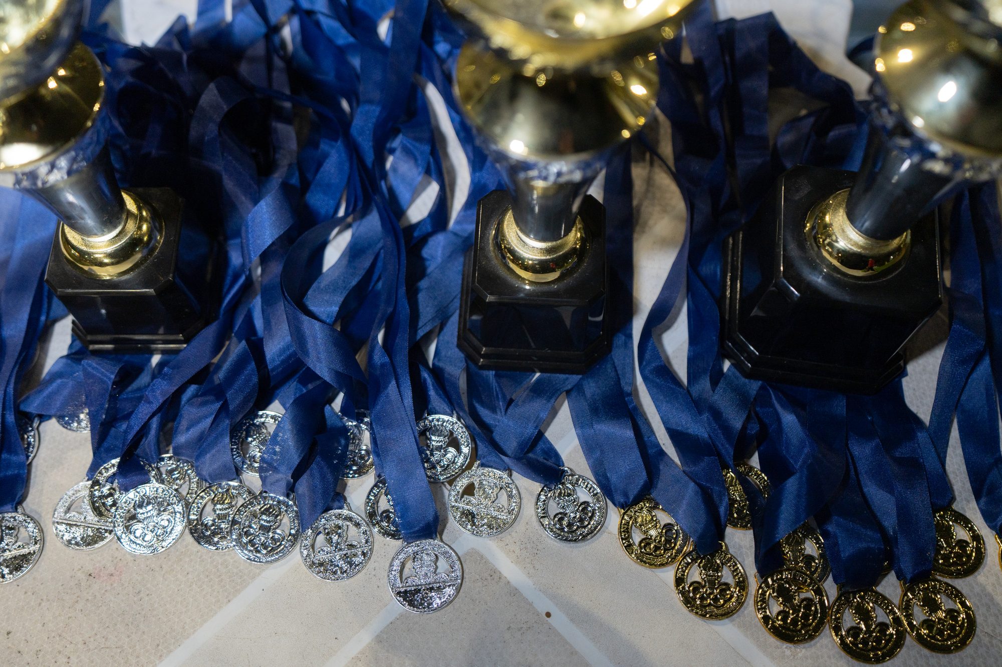 Medalhas e troféus prontos para a premiação
